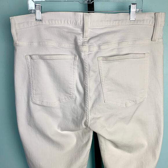 J. Crew 9" Vintage Straight Jean in White Wash Denim Size 33 - Picture 8 of 8
